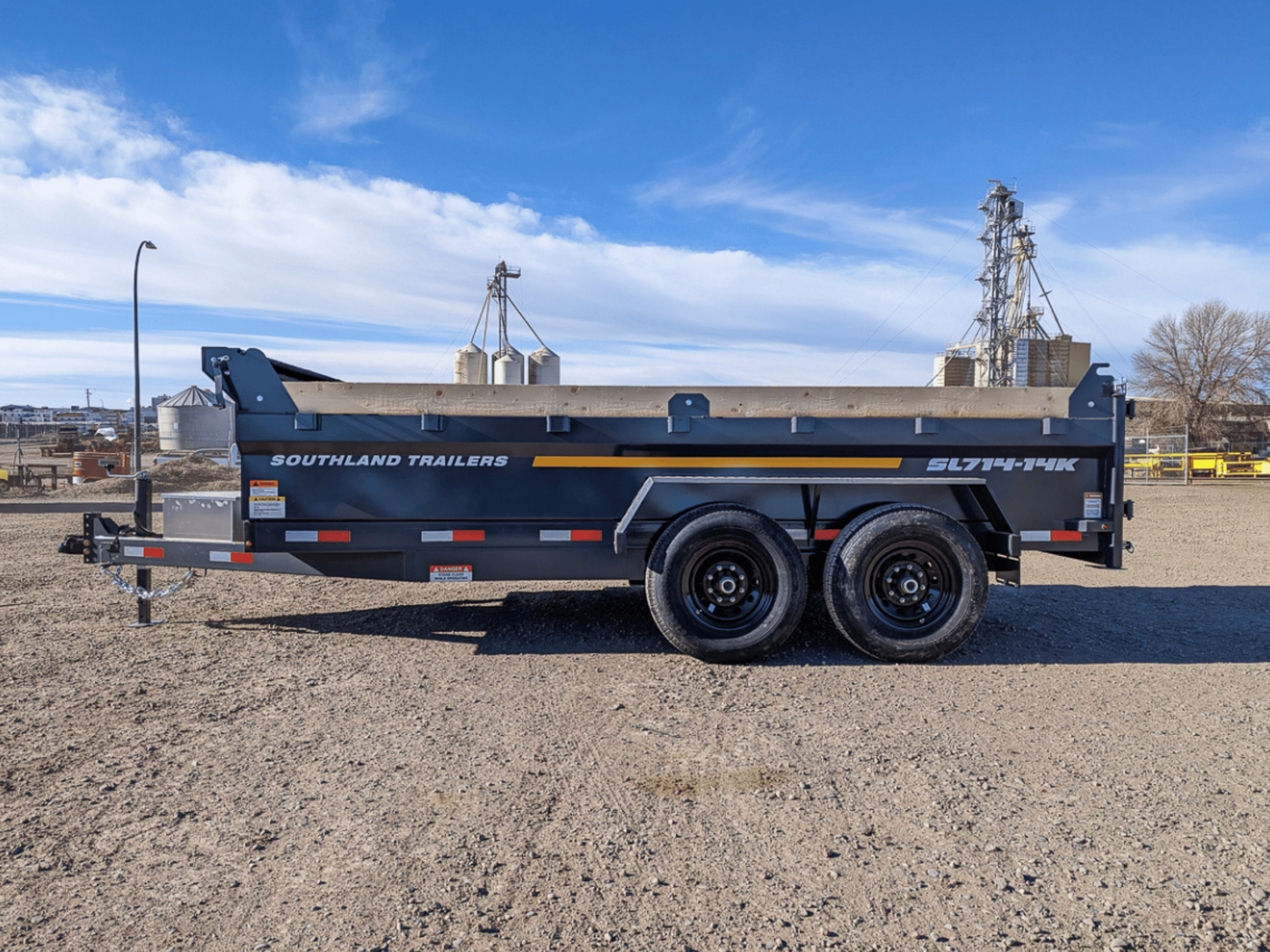 Dump Trailer Rental: Calgary, AB - Instant Booking (7x14)